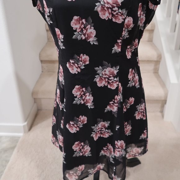 Short sleeve Floral Dress - Picture 3 of 7